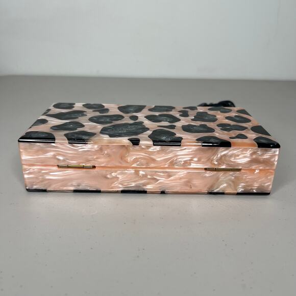 Tuckernuck Pink Leopard Printed Acrylic Case Chain Bag Purse - Picture 8 of 9